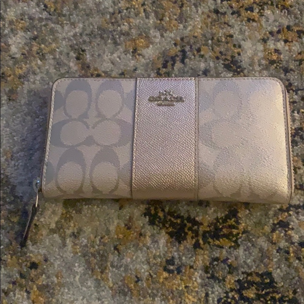 BRAND NEW Coach Wallet 🌟